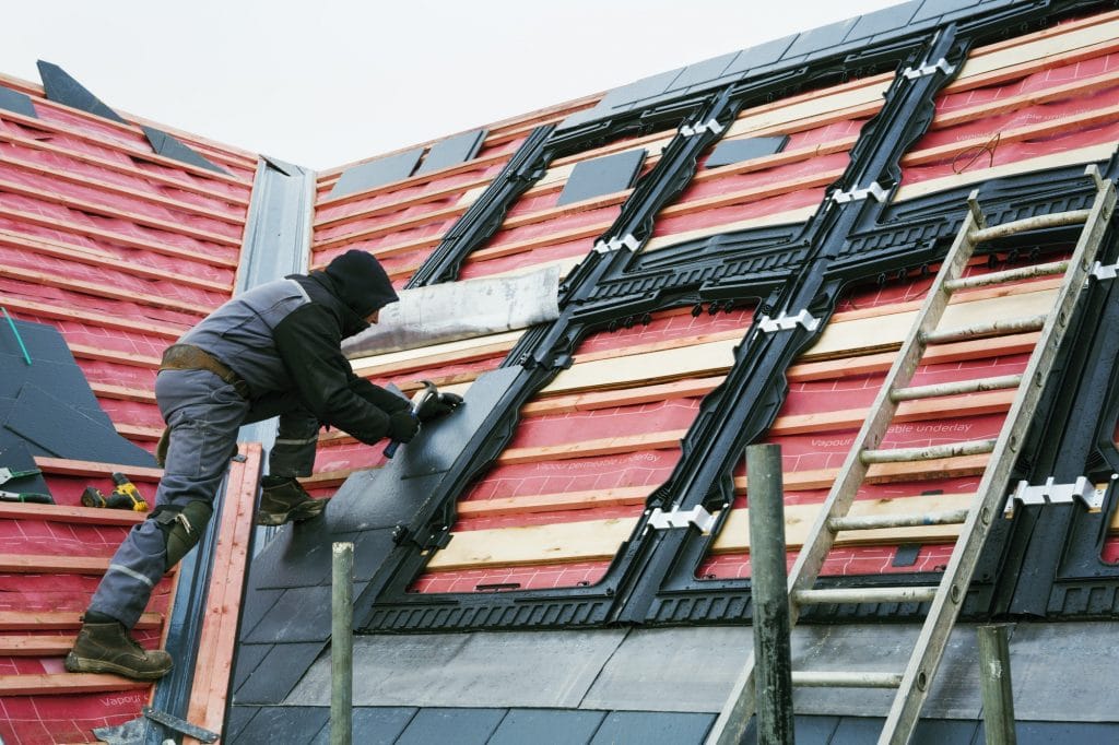 Reinhold Zimmerei 4 a roofer replacing the tiles on a house roof 1024x682 1